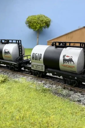 2 wagons citernes 2 essieux "AGIP", FS, Ep. III - ARNOLD HN6700 - N 1/160 Commande En Gros