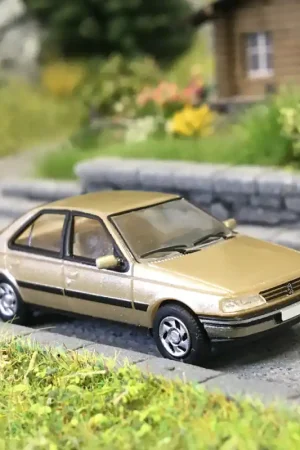 Peugeot 405, berline SRI phase 1, beige, 1987 - SAI 6380 - HO 1/87 Prix Cassé