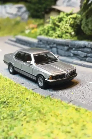 BMW Série 7, 1977, Argent - MINICHAMPS 870 020401 - 1/87 Dernier Modèle