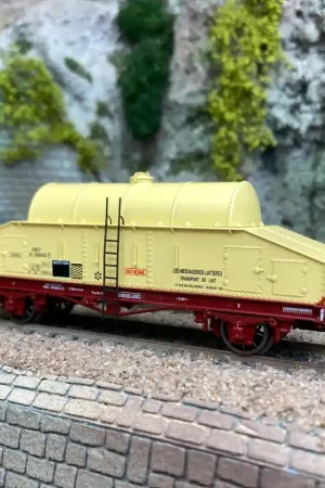 Wagon transport de lait avec plaques vierge non montées, Sncf, Ep IIId - NOVATEUR MODELES 50007 - HO 1/87 Promotion Saisonnière