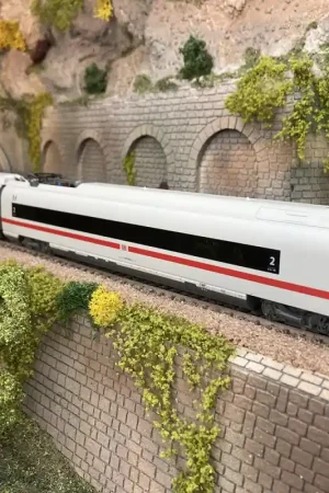 2 voitures intermédiaires ICE 3 classe 407 (Set 2), DB Ep VI - HO 1/87 - ROCO 72099 Offre Spéciale
