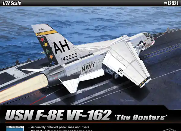 Academy 12521 USN F-8E VF-162 "The Hunters" Promotion Saisonnière