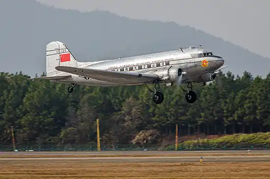 Expédition Rapide Trumpeter 05813 DC-3 Cnac